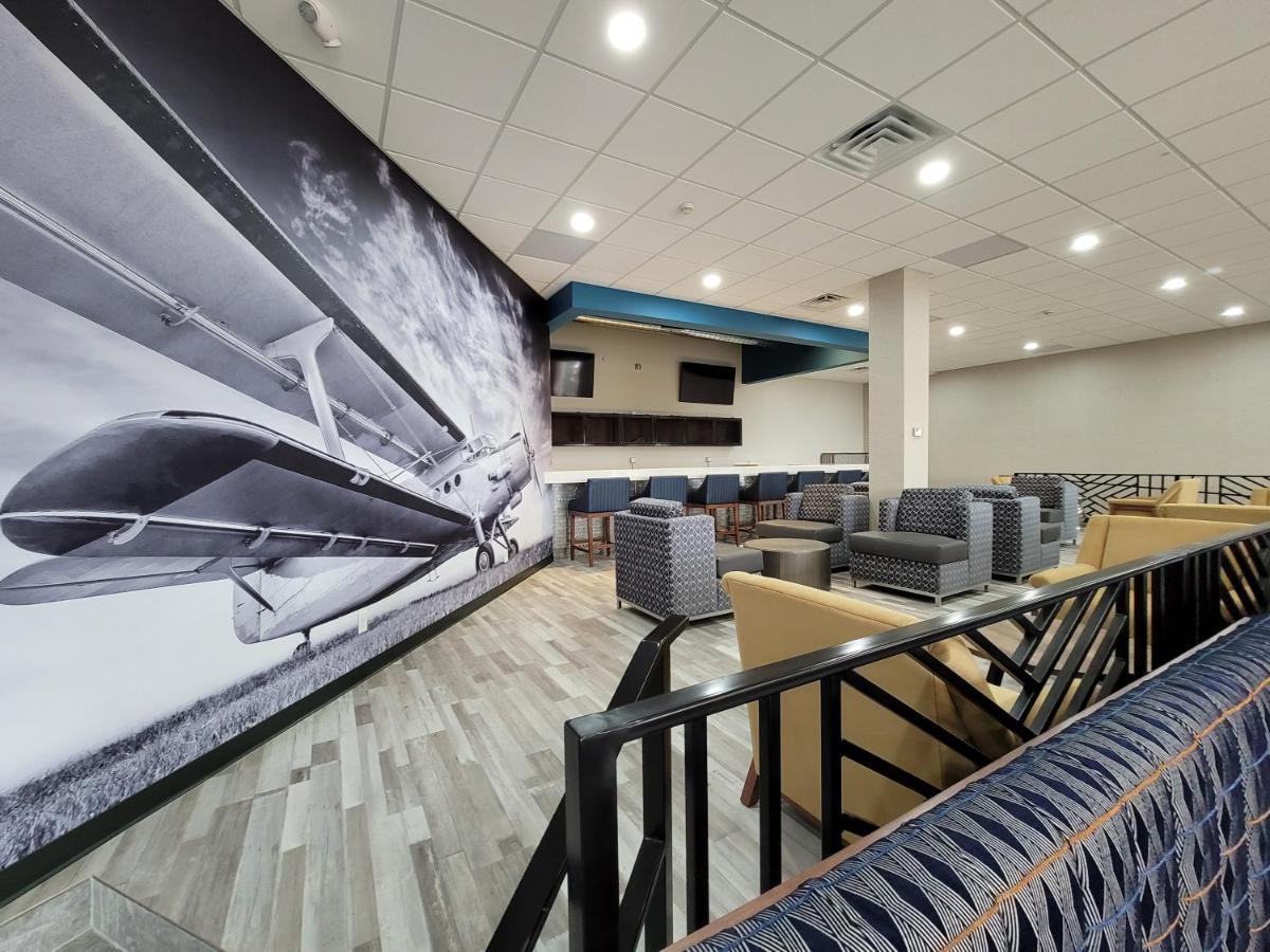 Wingate By Wyndham Wichita Airport Hotel Exterior photo