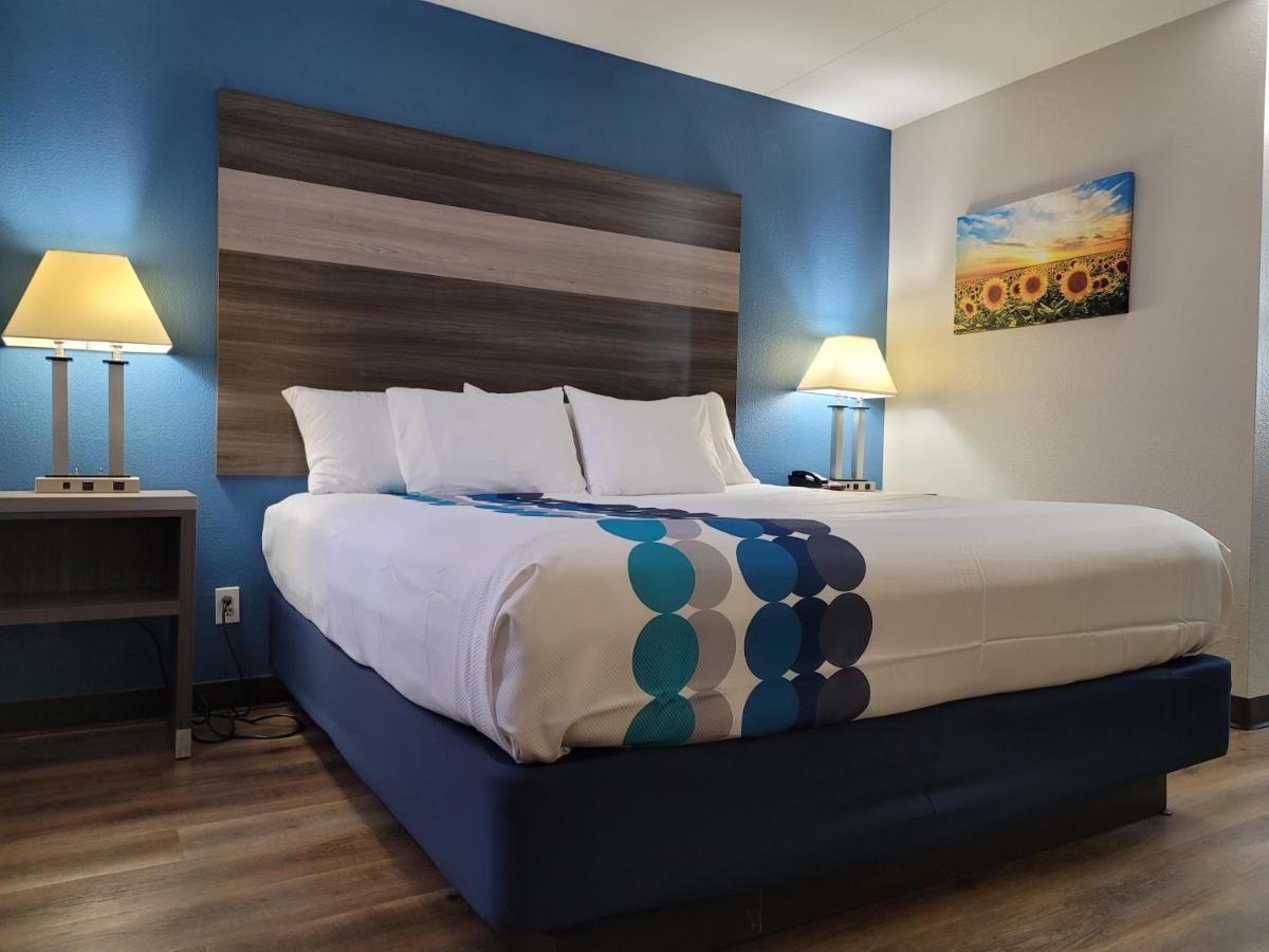 Wingate By Wyndham Wichita Airport Hotel Exterior photo