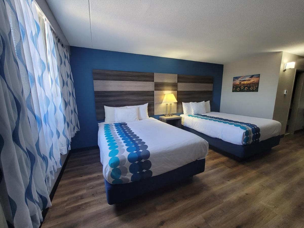 Wingate By Wyndham Wichita Airport Hotel Exterior photo