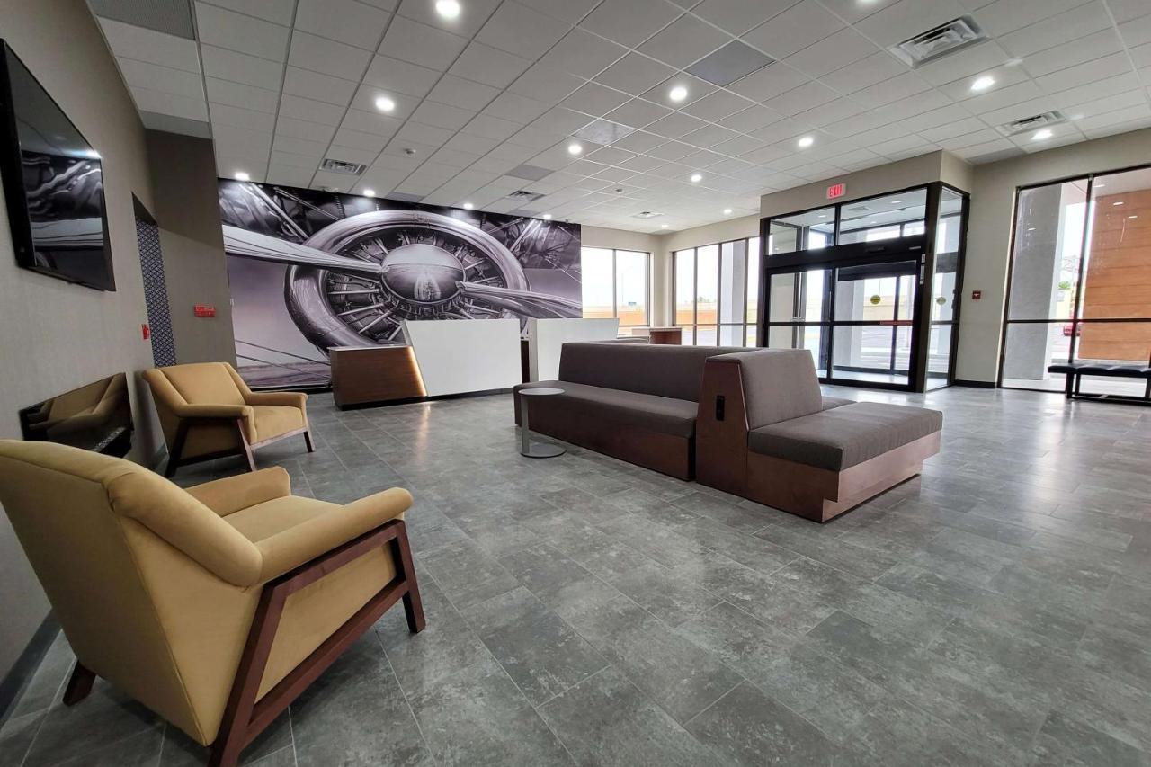 Wingate By Wyndham Wichita Airport Hotel Exterior photo