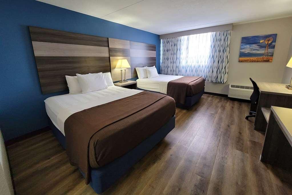 Wingate By Wyndham Wichita Airport Hotel Room photo