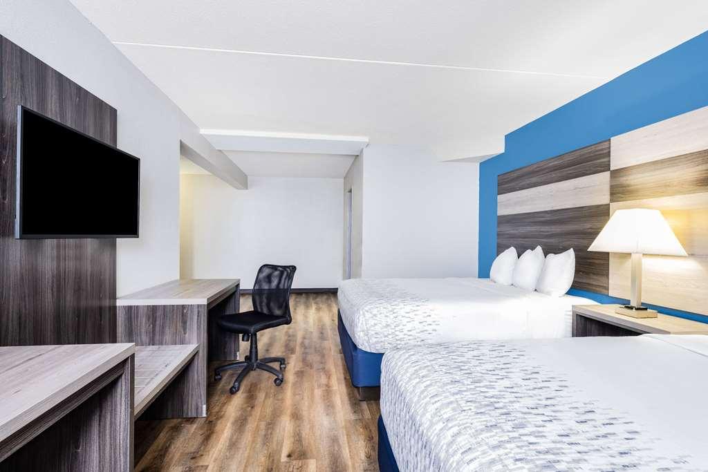 Wingate By Wyndham Wichita Airport Hotel Room photo