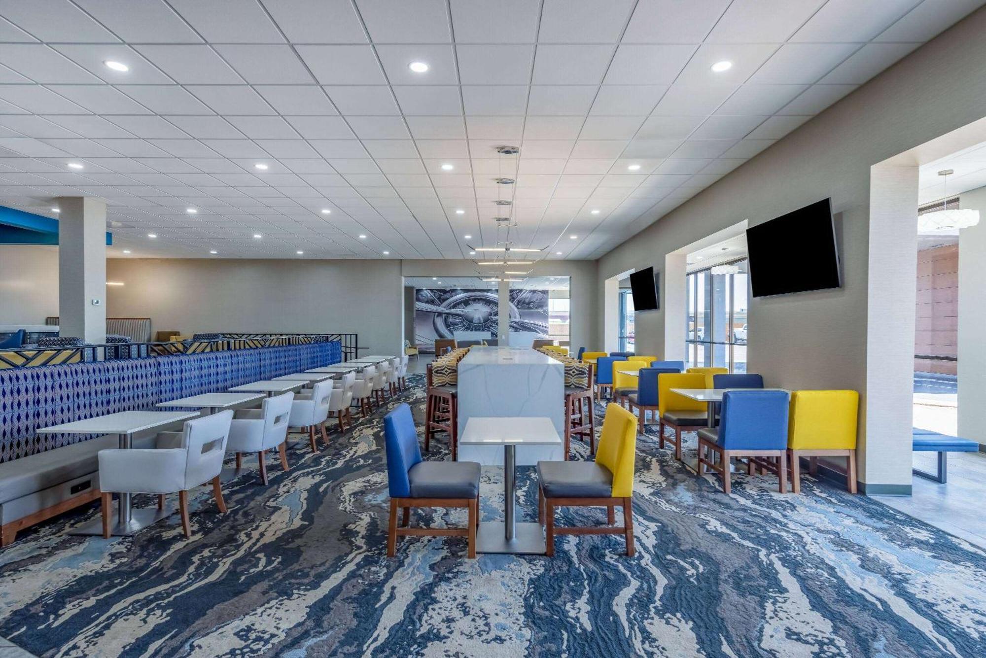 Wingate By Wyndham Wichita Airport Hotel Exterior photo