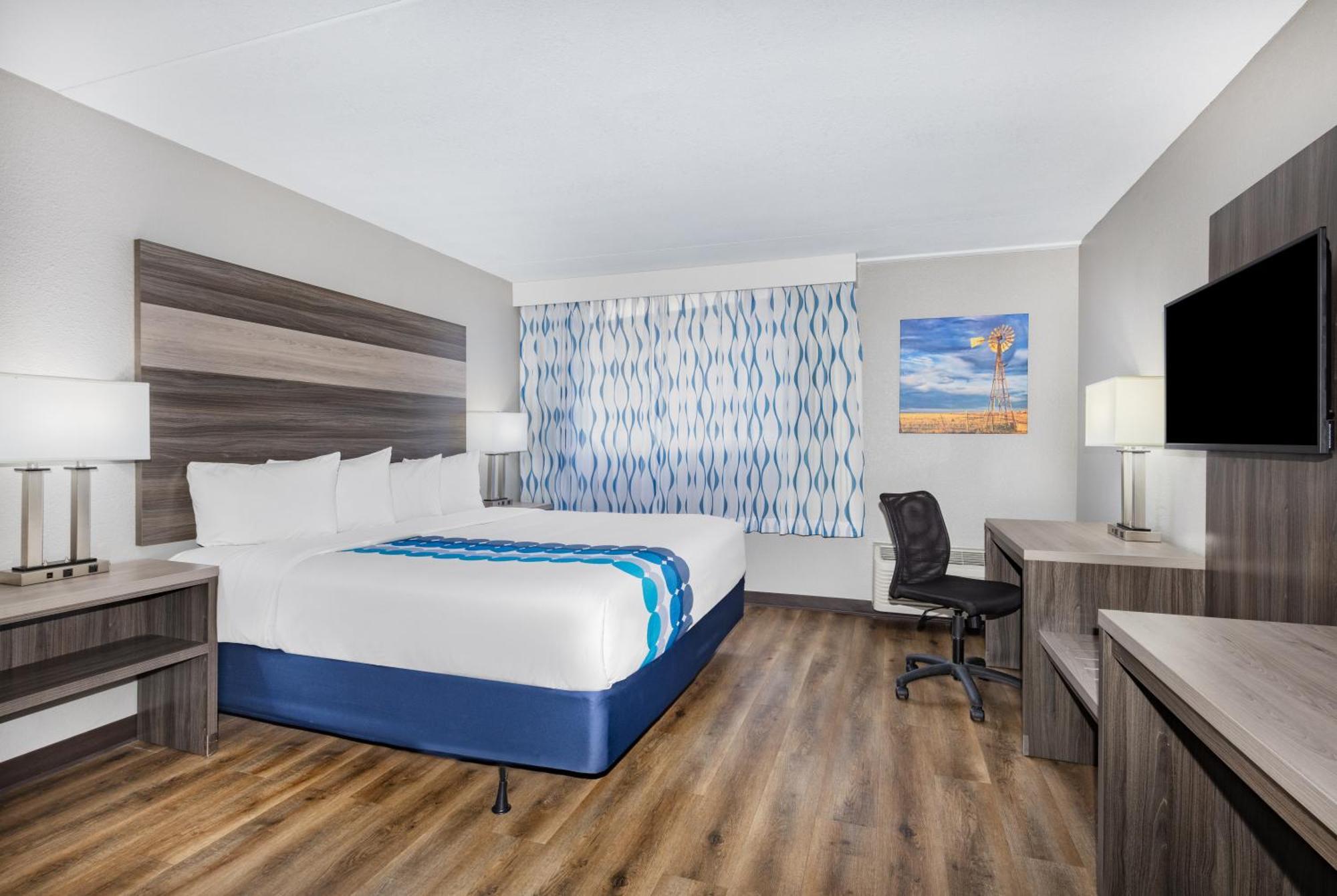 Wingate By Wyndham Wichita Airport Hotel Exterior photo