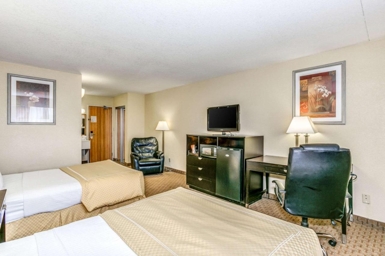 Wingate By Wyndham Wichita Airport Hotel Exterior photo