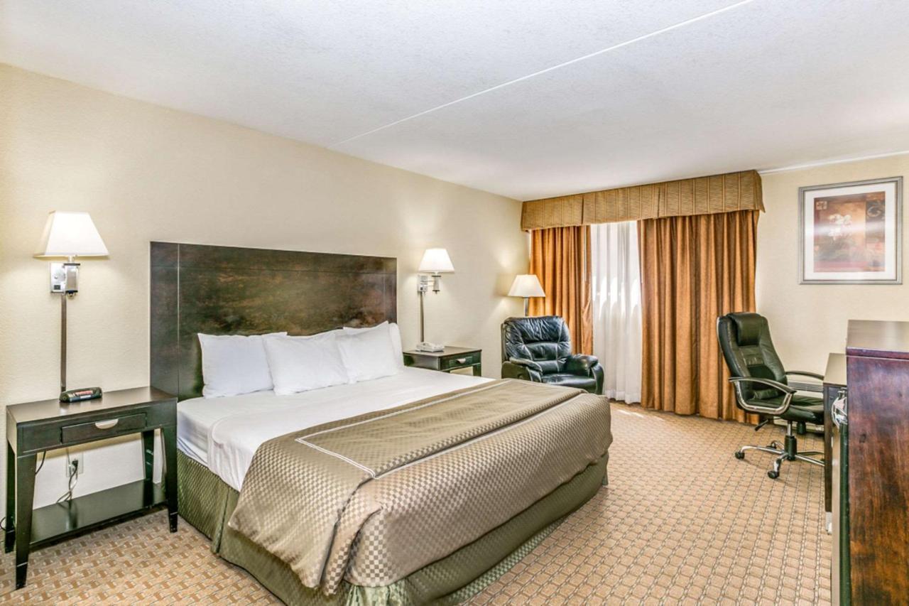 Wingate By Wyndham Wichita Airport Hotel Exterior photo